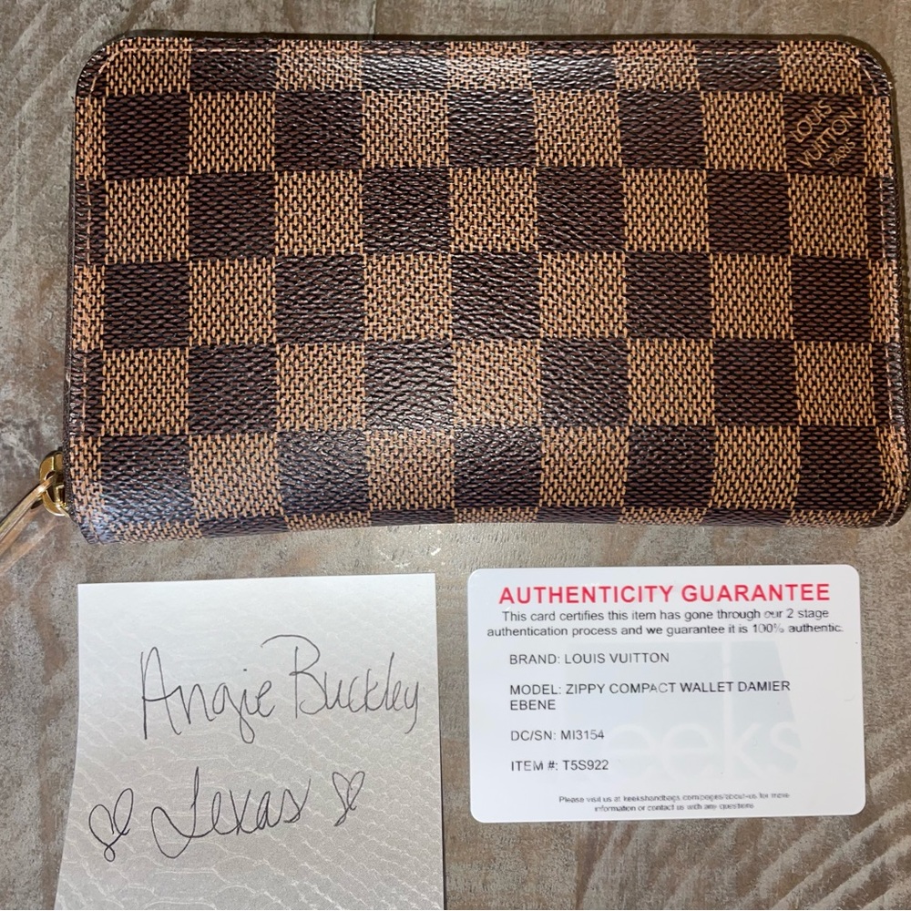 Louis Vuitton compact zippy old model